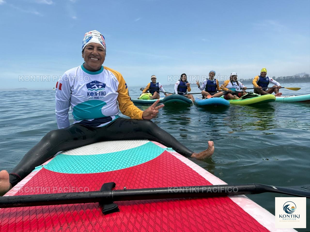 Participantes sobre sus tablas durante una salida diurna